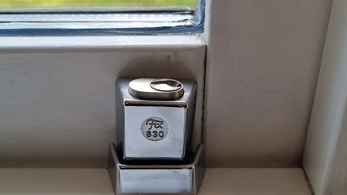 Window lock installation - sash lock on residential window